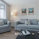 Incredible 3-Bed House In Nottingham By Renzo, Amazing Location, Sleeps 6!
