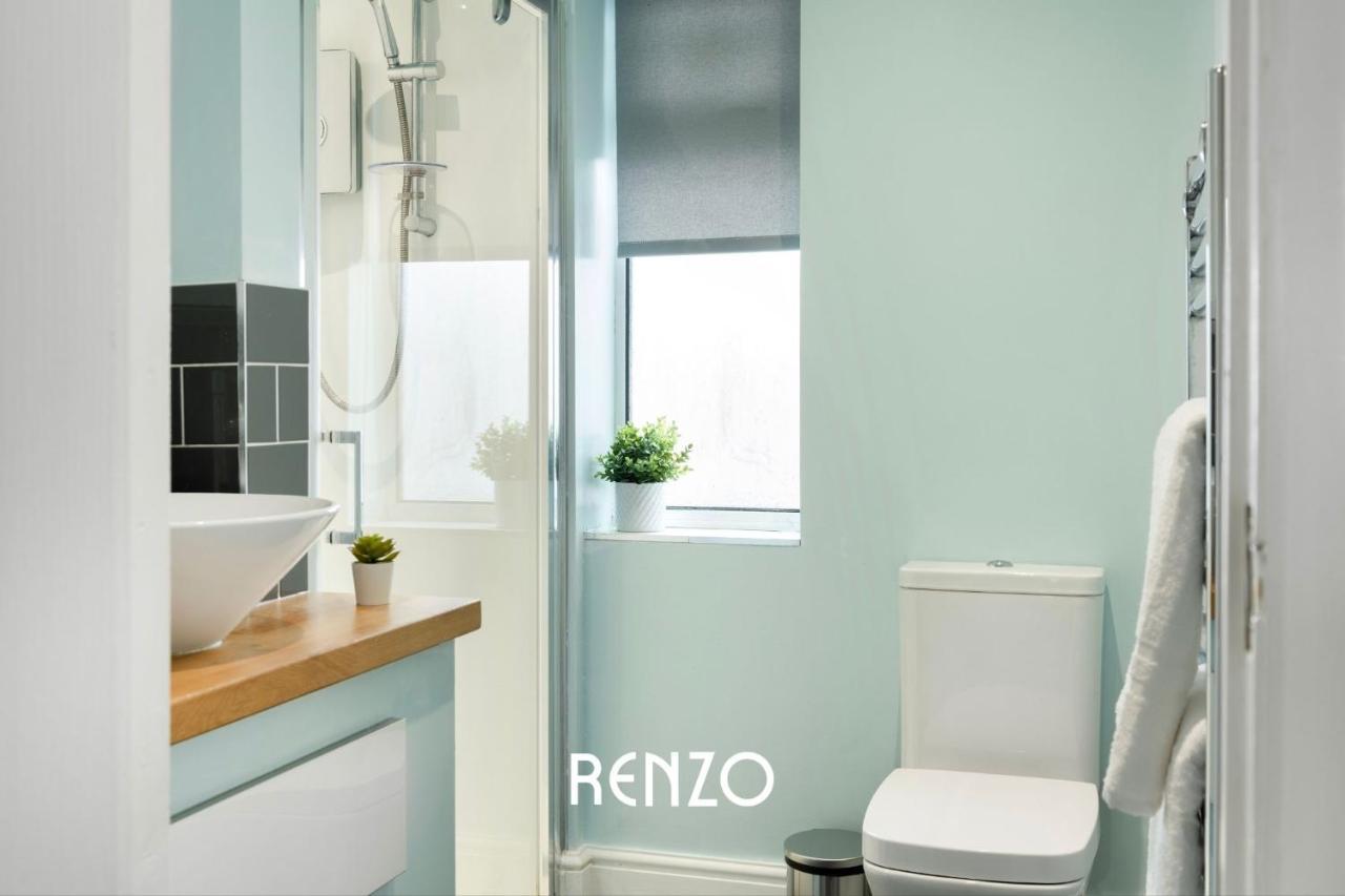 Incredible 3-bed House In By Renzo, Amazing Location, Sleeps 6! * Nottingham