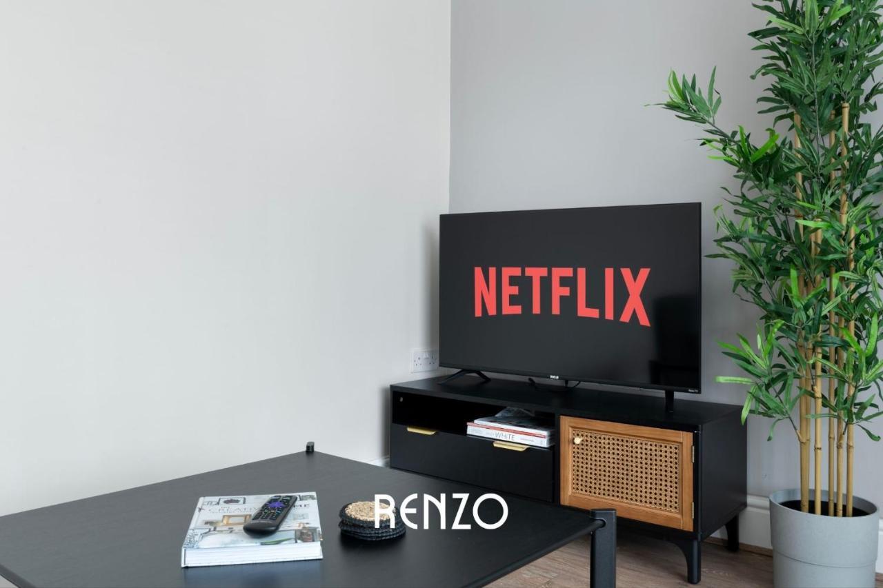 Incredible 3-bed House In By Renzo, Amazing Location, Sleeps 6!